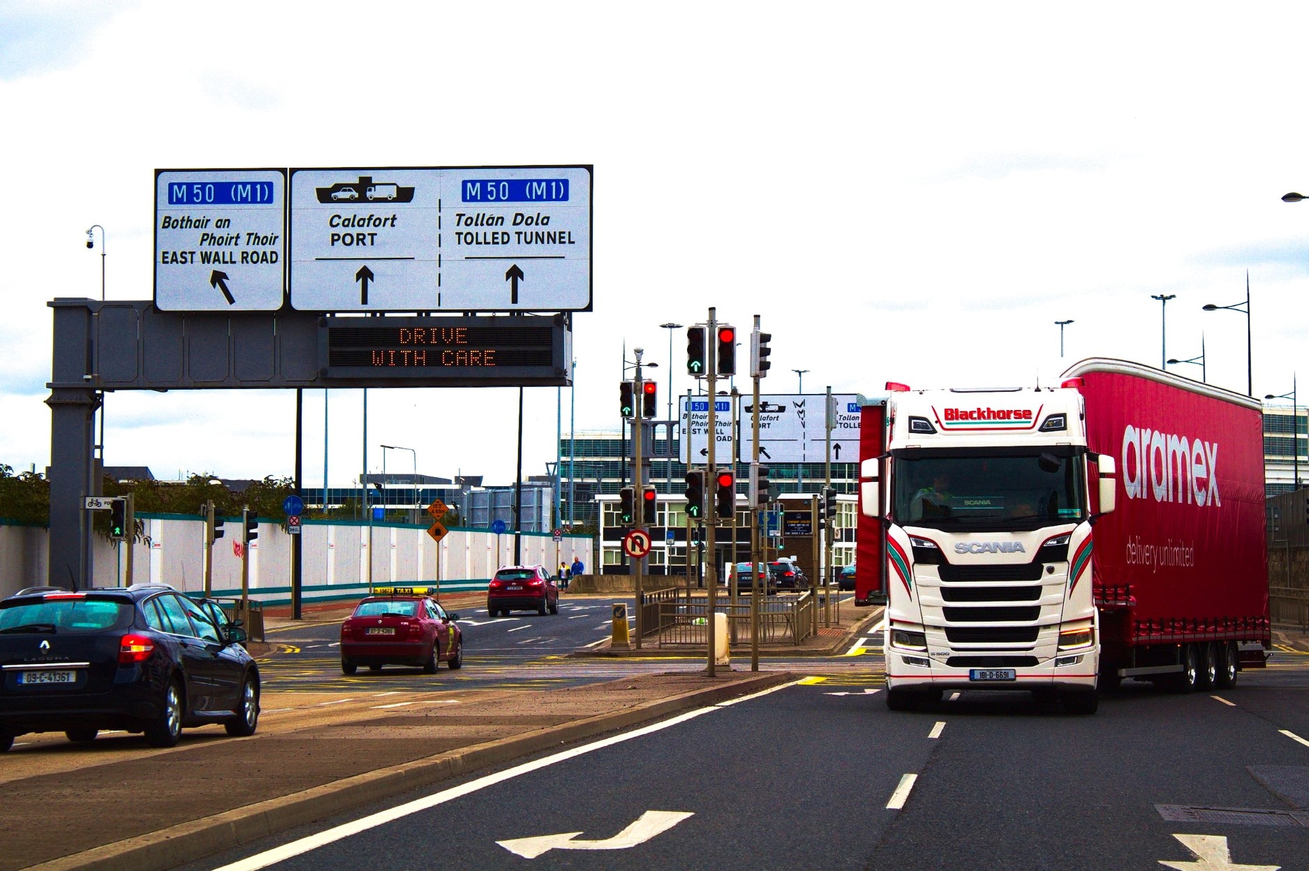 dublin-port-heavy-tractor-trailer