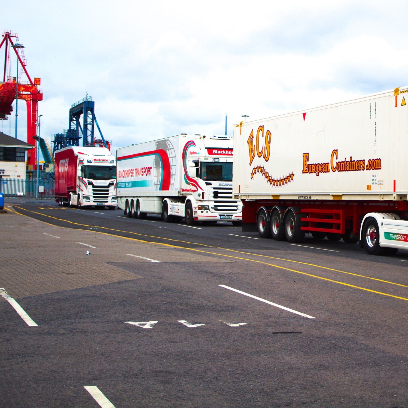 heavy-haulage-trucks-parking